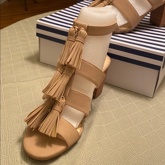 COPY - NIB Crown & Ivy Tassel Heels - Picture 2 of 5